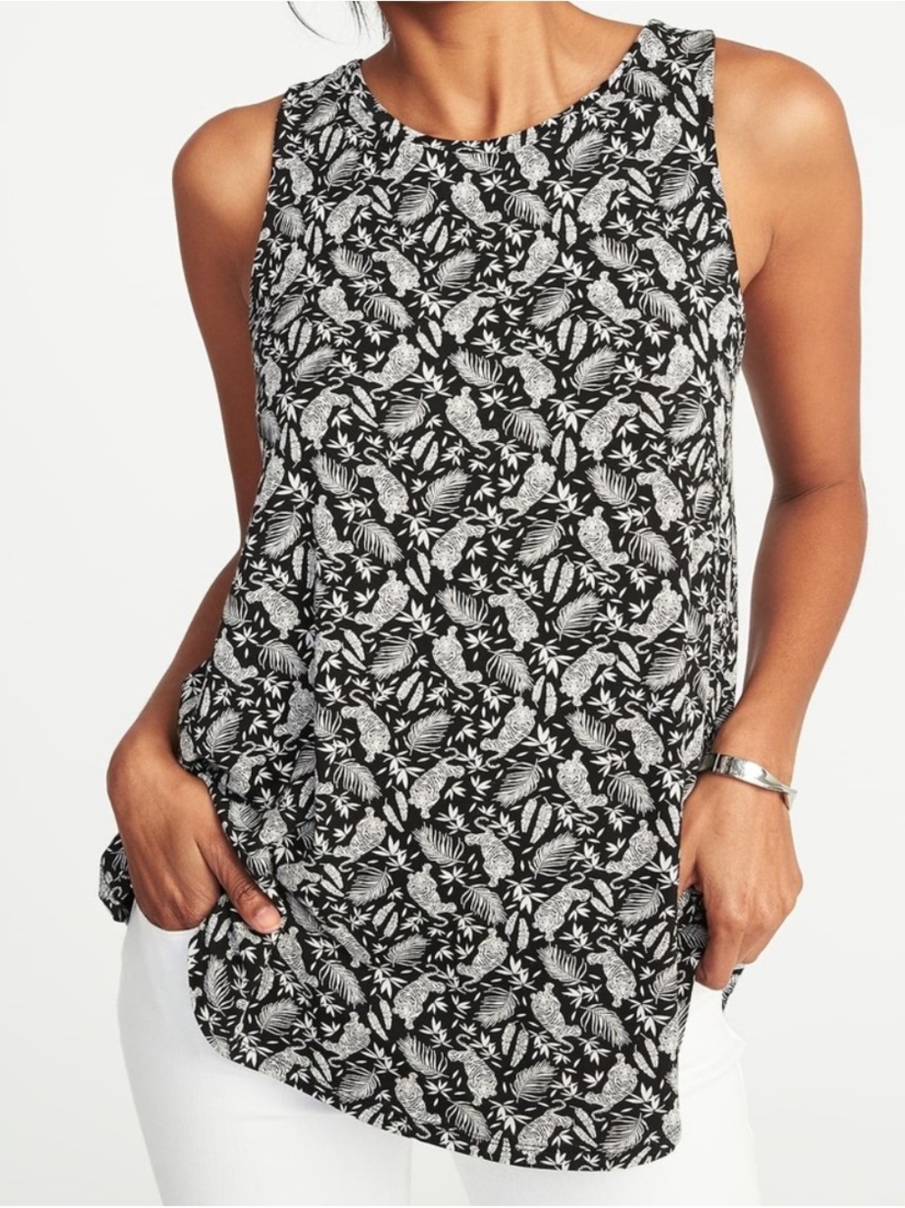 Old Navy Black & White
Botanical Print Sleeveless Tank
